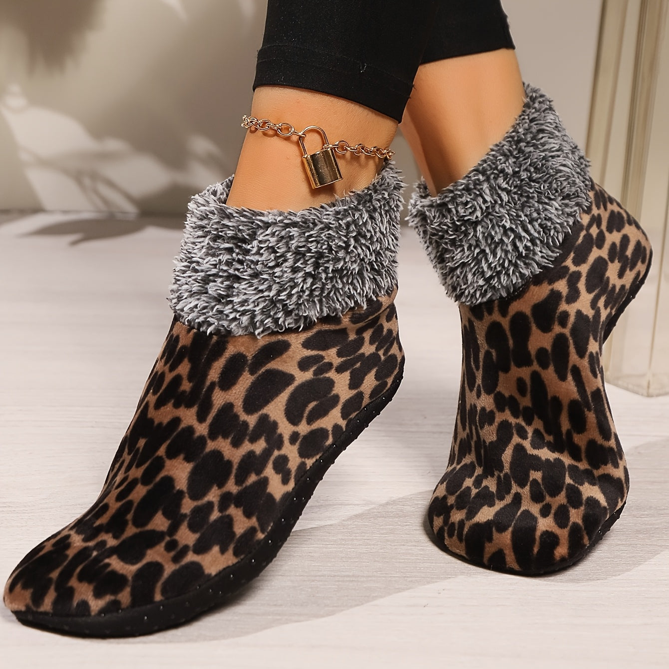 4 pairs of leopard print floor socks