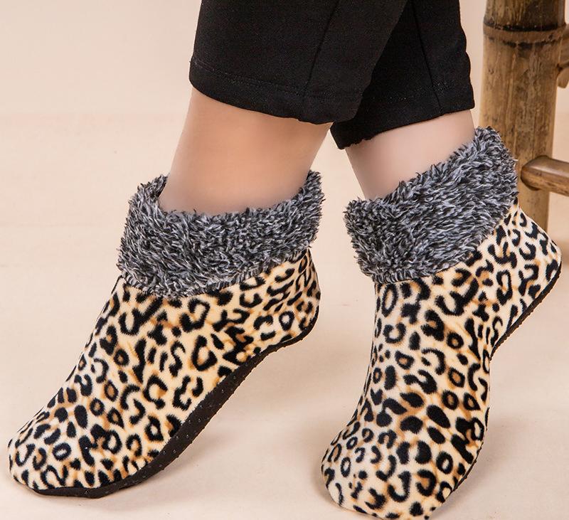 4 pairs of leopard print floor socks